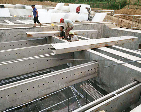 集水槽蜂窩斜管安裝現(xiàn)場 集水槽蜂窩斜管安裝現(xiàn)場